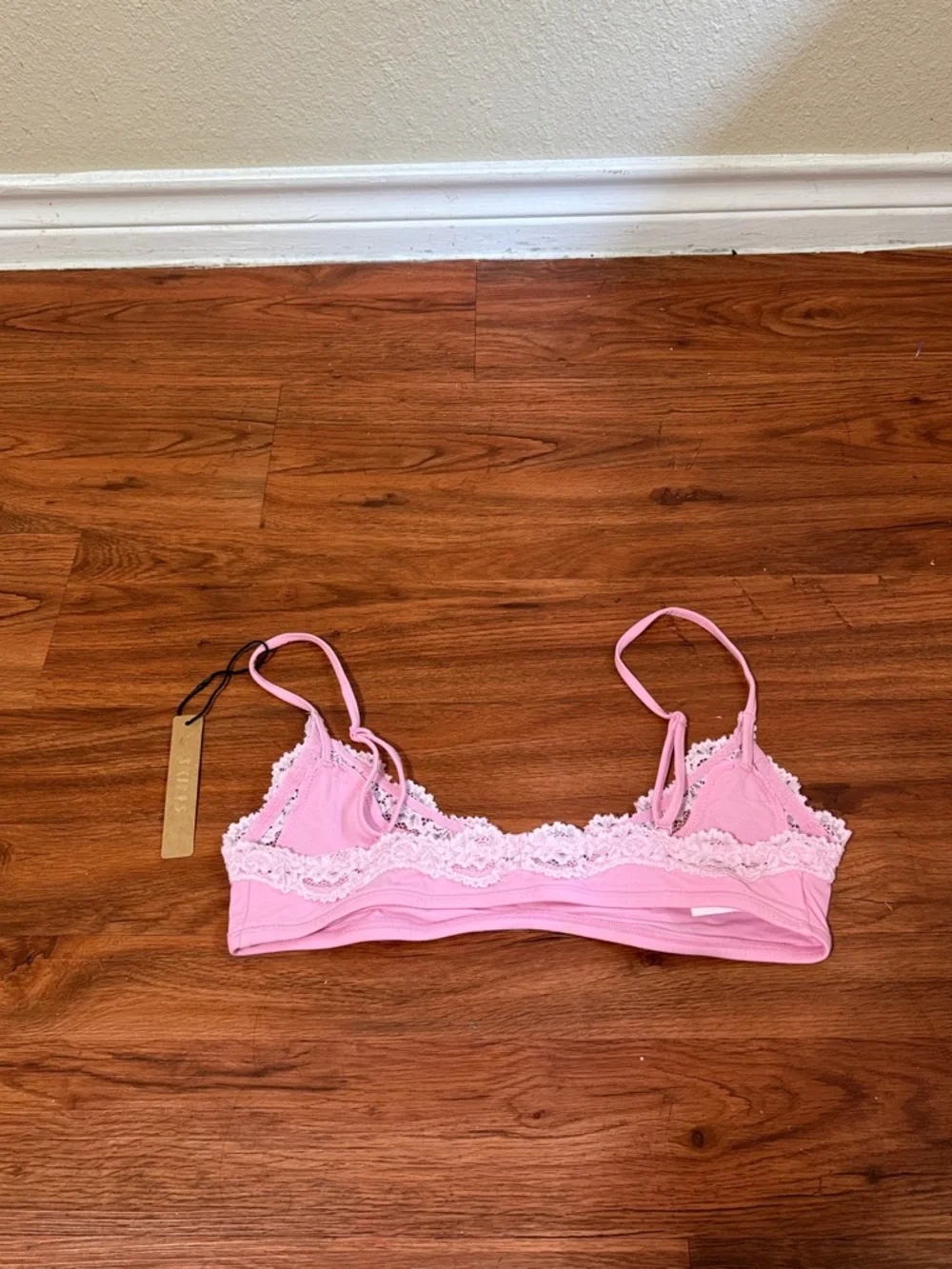 Skims Scoop Bralette - Picture 5 of 9